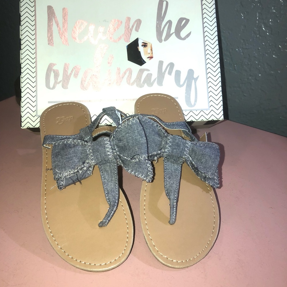 EUC Gap kids denim/ chambray sandals
